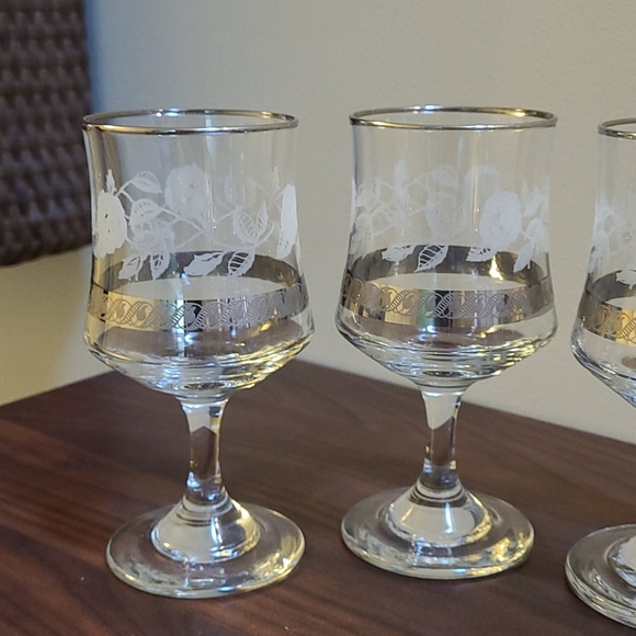 Retro mini wine glass set - Picture 2 of 11